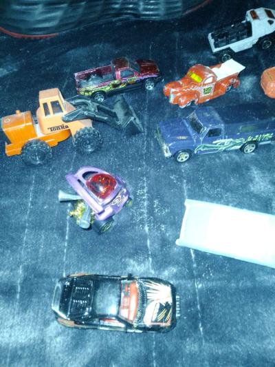 Nice variety of cars - Thumbnail 3