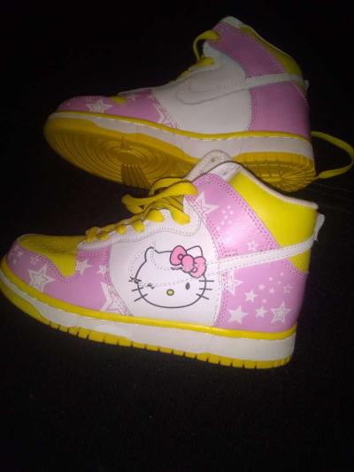 hello kitty nikes - Thumbnail 4