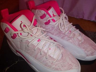 Jordan 12s hyper punch pink - Thumbnail 3