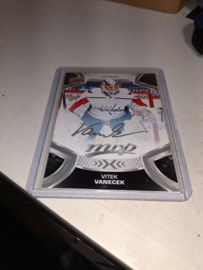 20212022 upper Deck MVP autograph - Thumbnail 1