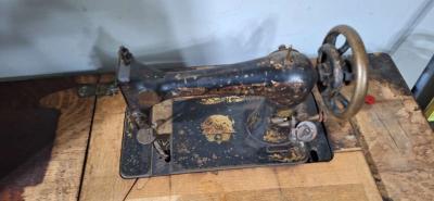antique singer sewing machine