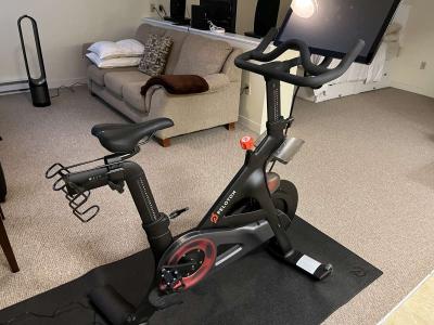Peloton Bike - Thumbnail 3