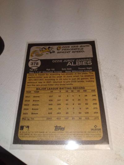 2022 Topps heritage Ozzy Albies - Thumbnail 2