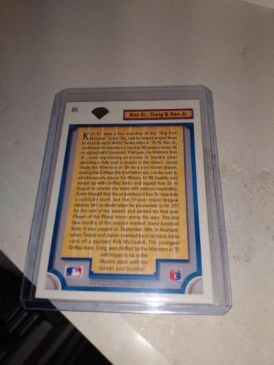 1992 upper Deck Ken River Jr his father and brother - Thumbnail 2