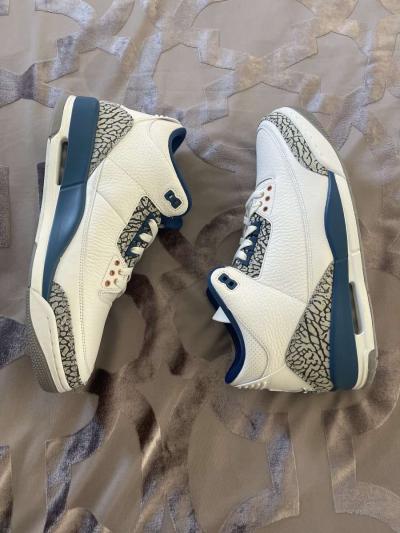 Air Jordan 3 - Thumbnail 4