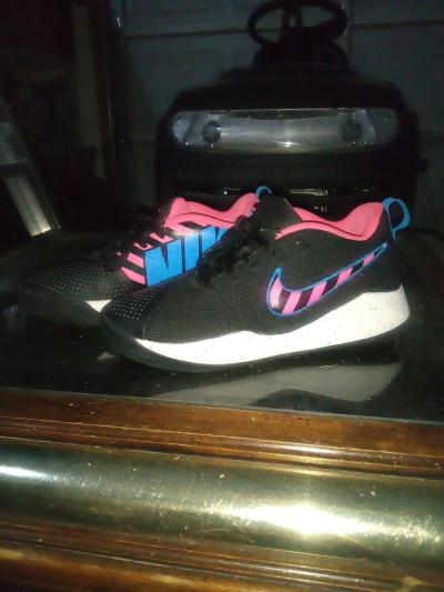womens Nike Team hustle quick 2 black hot pink running shoes - Thumbnail 3
