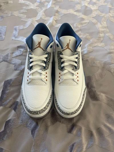 Air Jordan 3 - Thumbnail 2