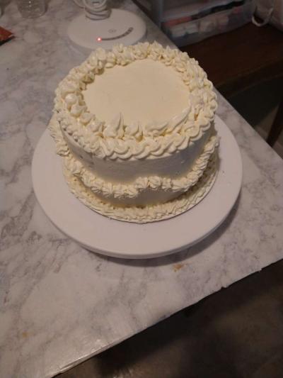 vanilla cake with white buttercream frosting