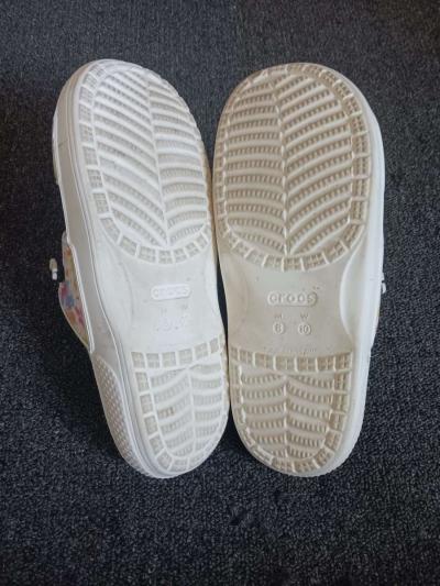 Crocs in White Splatter Paint Design - Thumbnail 5