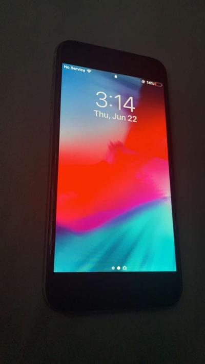 iPhone 6 - Thumbnail 2