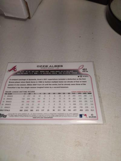 Topps 2022 Ozzie Albies - Thumbnail 2
