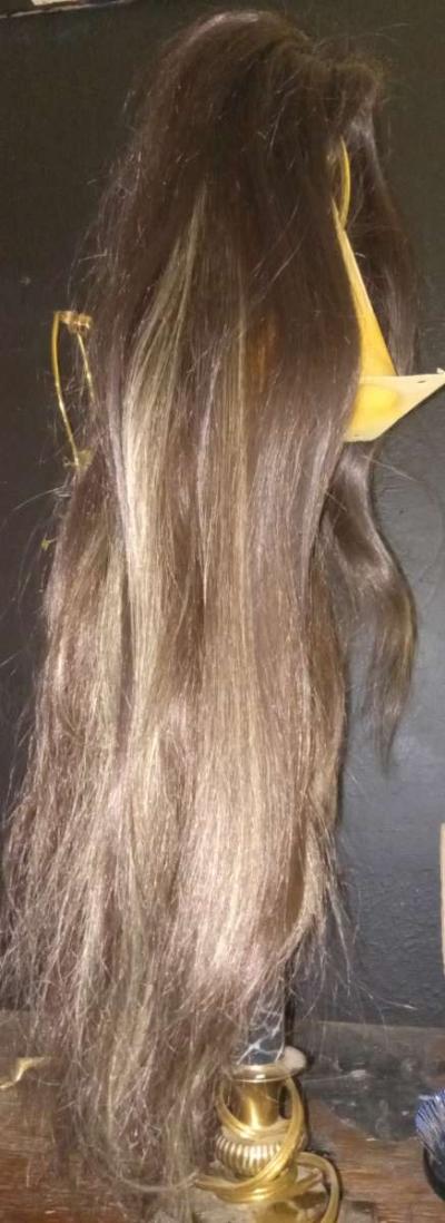 a brown and blonde 26 inches long wig - Thumbnail 2