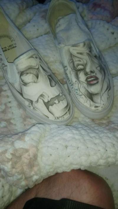 shoes with prison art drawn on them by the homeboy Jhonny m - Thumbnail 5
