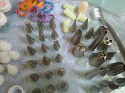 Wilton ultimate decorating kit - Thumbnail 2