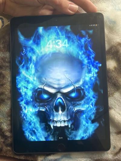 iPad 8th generation - Hinesville, Georgia