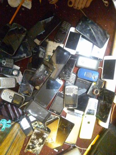 50 broken phones - Thumbnail 5