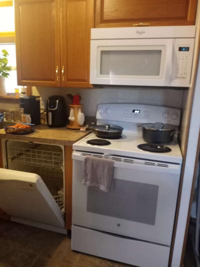 electric stove and microve hotpoint - Thumbnail 3