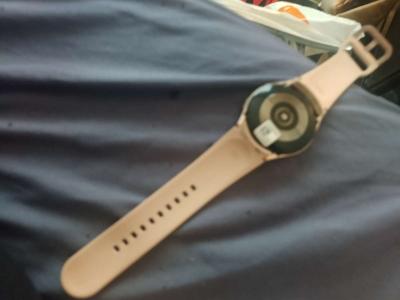 Samsung Galaxy watch 4 rose gold with original charger - Thumbnail 2
