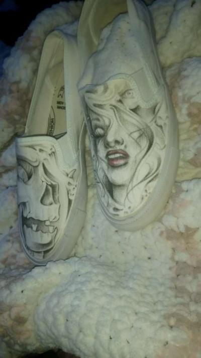 shoes with prison art drawn on them by the homeboy Jhonny m - Thumbnail 6