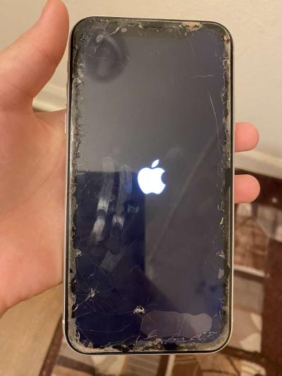 iPhone XR - Thumbnail 2