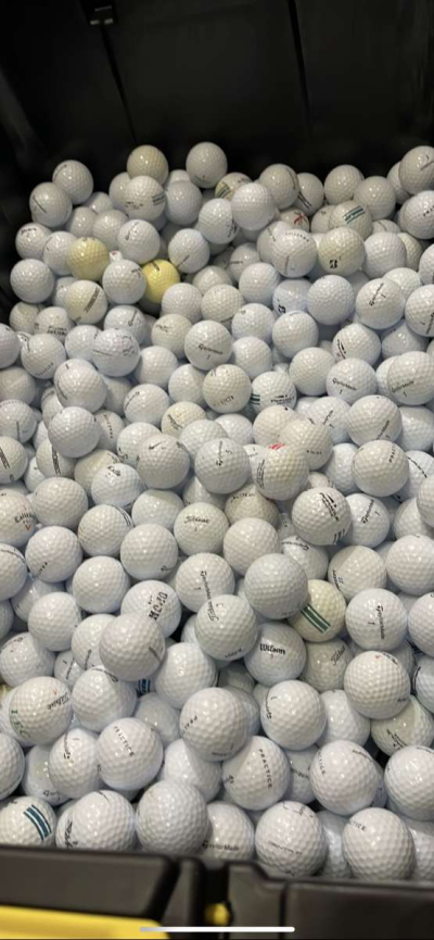 bundle of golf balls - Thumbnail 2
