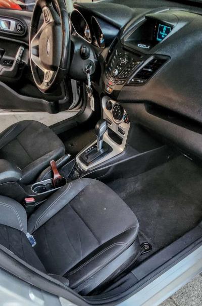 2016 Ford fiesta - Thumbnail 4