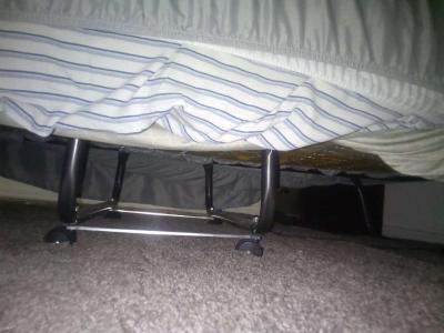 twin metal frame that folds up twin and full mattresses - Thumbnail 4