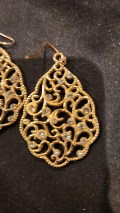 Faux diamonds and faux Gold earings - Thumbnail 4
