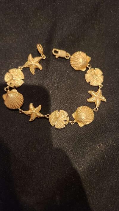 Sanddollar and Starfish Gold Bracelet