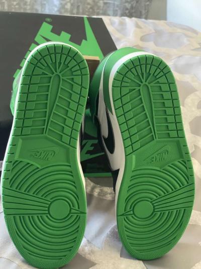 Air Jordan 1  Retro High OG - Thumbnail 2