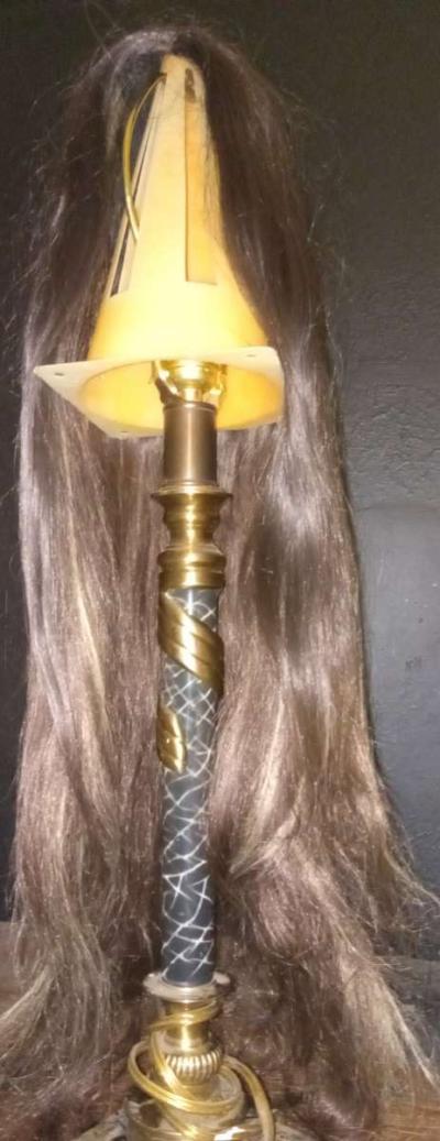 a brown and blonde 26 inches long wig - Thumbnail 4
