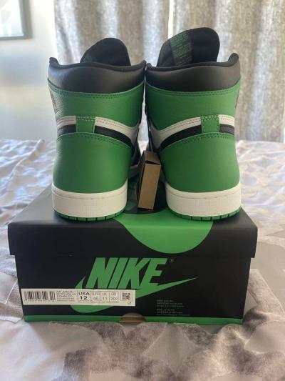 Air Jordan 1  Retro High OG - Thumbnail 3