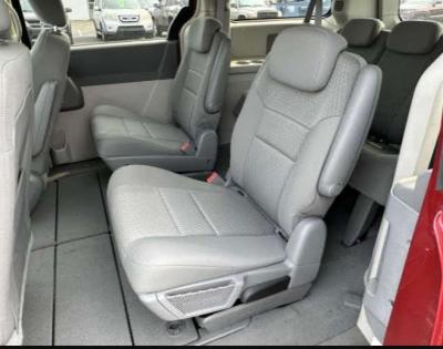 Chrysler Town and Country - Thumbnail 5