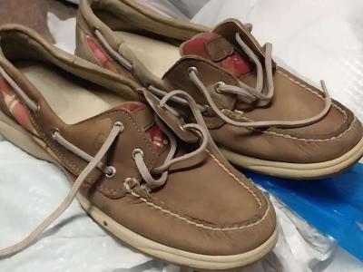 several different size shoes - Thumbnail 3