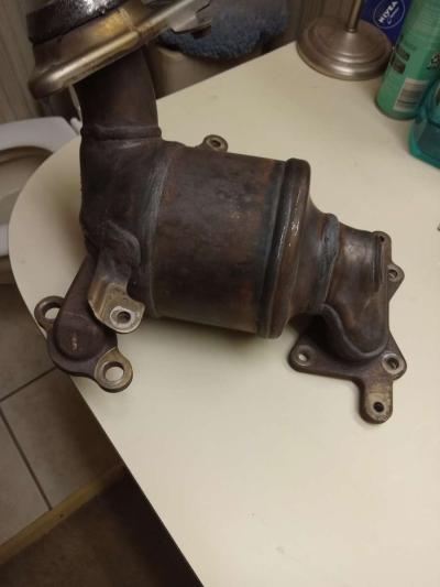 1998 Honda Fit catalytic converter already taken off vehicle - Thumbnail 3
