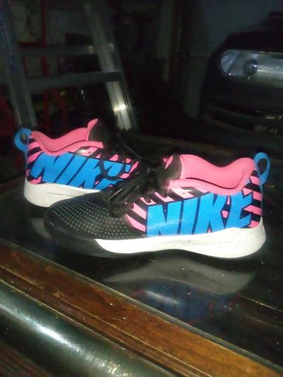 womens Nike Team hustle quick 2 black hot pink running shoes - Belleville, Illinois