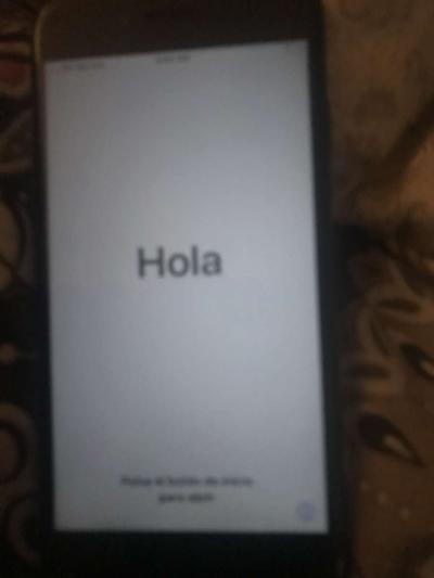 iPhone 7 32GB and unlocked and already reset and ready to go - Thumbnail 3