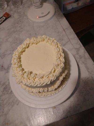 vanilla cake with white buttercream frosting - Thumbnail 2
