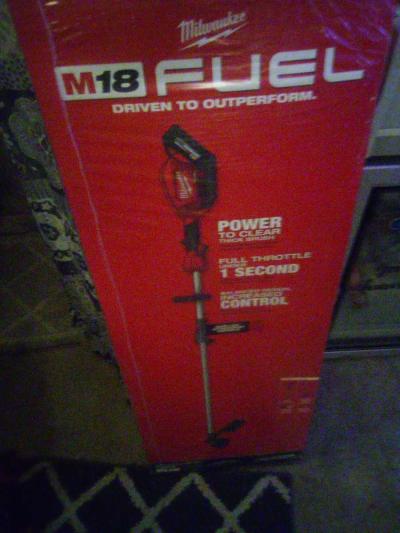 Milwaukee M18 fuel trimmer weed whacker - Pittsburgh, Pennsylvania
