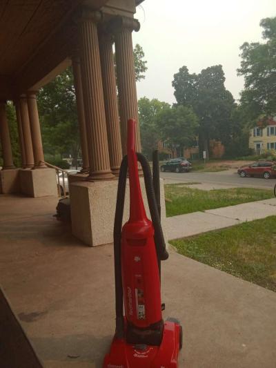 Dirt Devil uprigh clean path vacuum