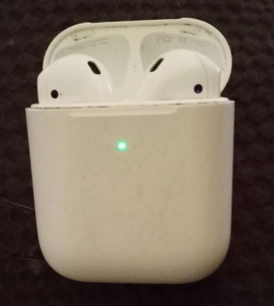 apple AirPods 1st generation