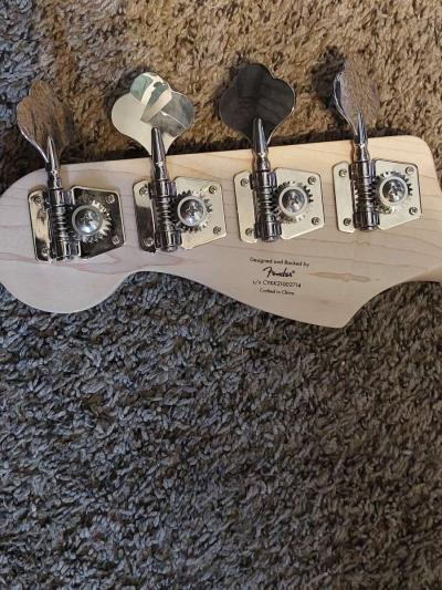 fender bass guitar - Thumbnail 3