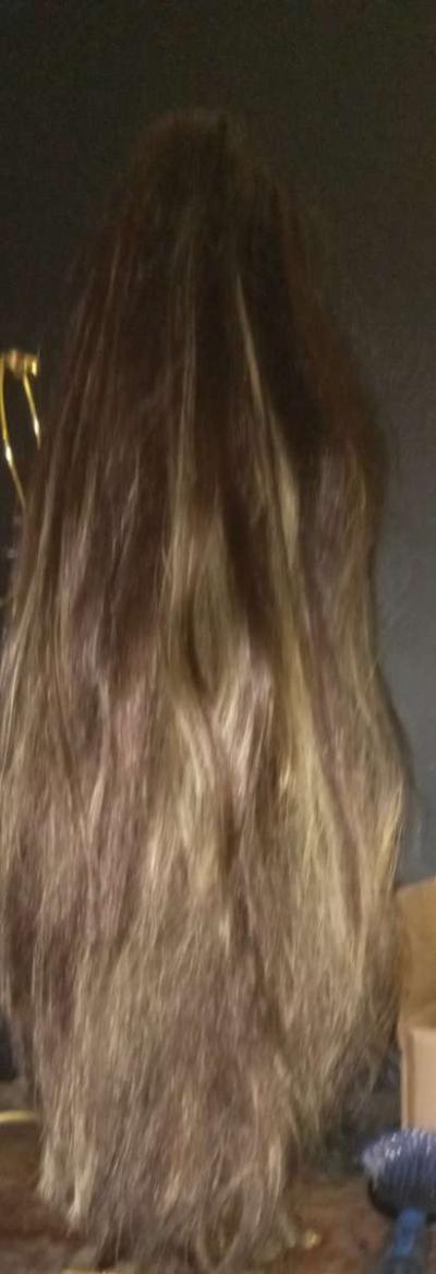 a brown and blonde 26 inches long wig - Thumbnail 3