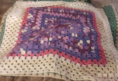 HOMEMADE CROCHETED BLANKETS - Thumbnail 4