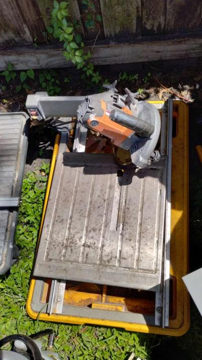 table saw and hood for over the stove and levels - Thumbnail 3