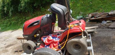 CRAFTSMAN YTS3000 RIDING MOWER - Thumbnail 2