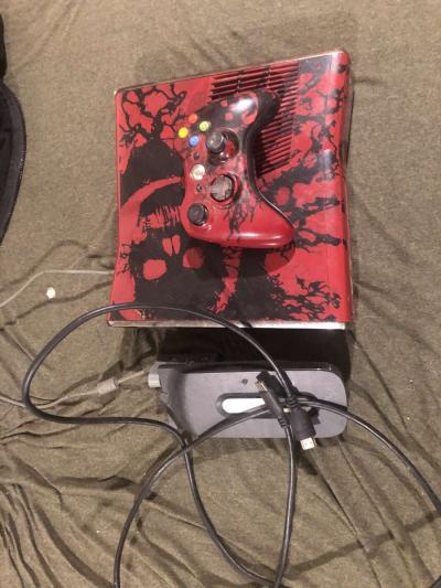 Xbox 360 and 1 game controller - Thumbnail 3