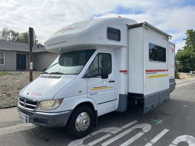 2005 Winnebago view 24ft - Thumbnail 2