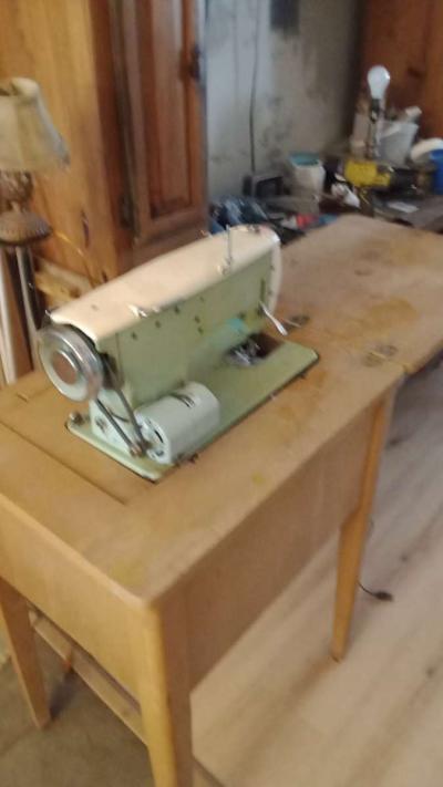 Antique sewing machine - Thumbnail 2