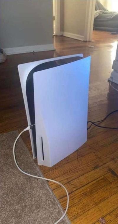 PlayStation 5 - Thumbnail 2